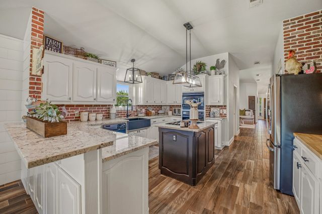 210 Southview Drive, Hudson Oaks, TX 76087