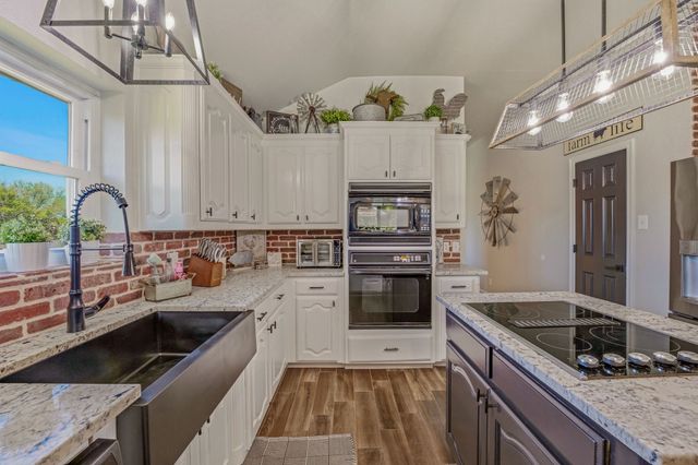 210 Southview Drive, Hudson Oaks, TX 76087