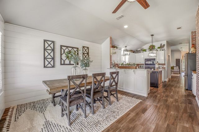 210 Southview Drive, Hudson Oaks, TX 76087