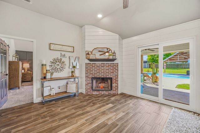 210 Southview Drive, Hudson Oaks, TX 76087