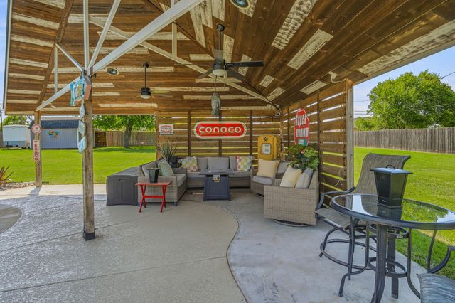 210 Southview Drive, Hudson Oaks, TX 76087