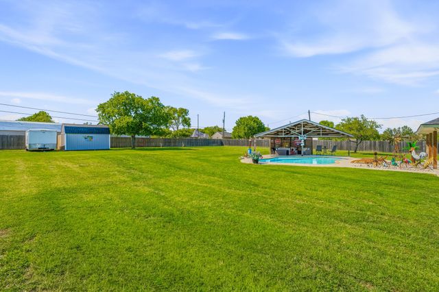 210 Southview Drive, Hudson Oaks, TX 76087