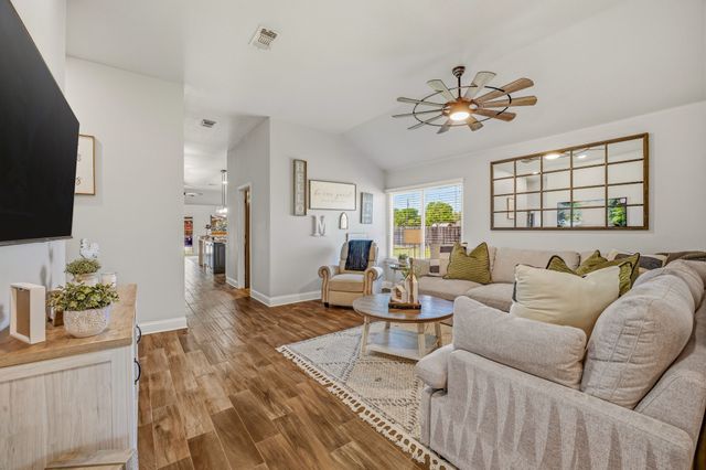 210 Southview Drive, Hudson Oaks, TX 76087