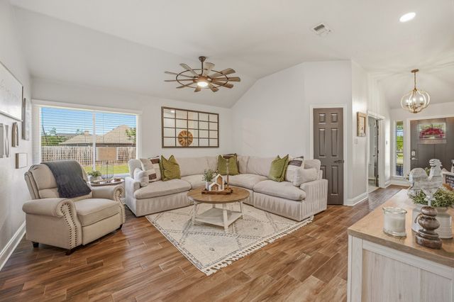 210 Southview Drive, Hudson Oaks, TX 76087