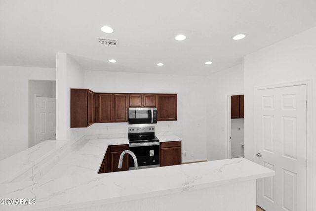 411 E CHRISTOPHER Street, San Tan Valley, AZ 85140