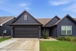 1012 NORWAY, Seguin, TX 78155