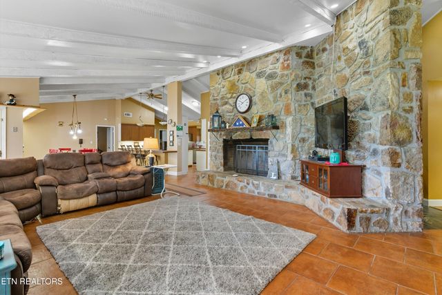 605 S Lake Drive A, Oneida, TN 37841