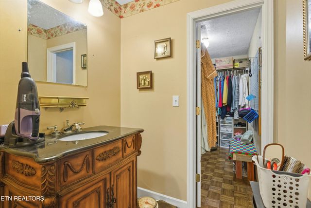 605 S Lake Drive A, Oneida, TN 37841