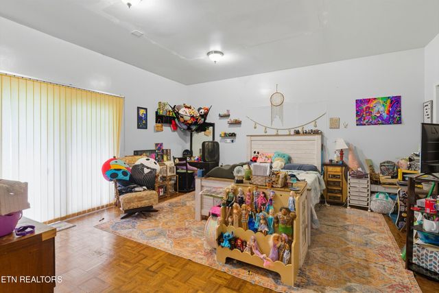 605 S Lake Drive A, Oneida, TN 37841