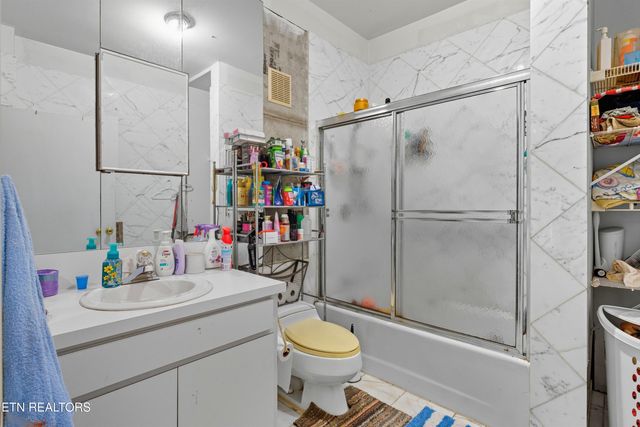 605 S Lake Drive A, Oneida, TN 37841