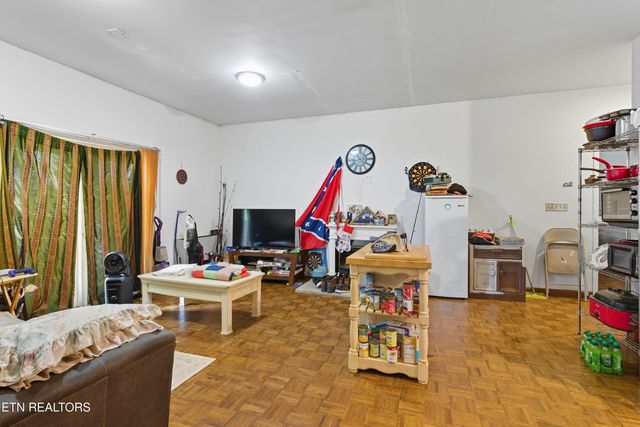 605 S Lake Drive A, Oneida, TN 37841