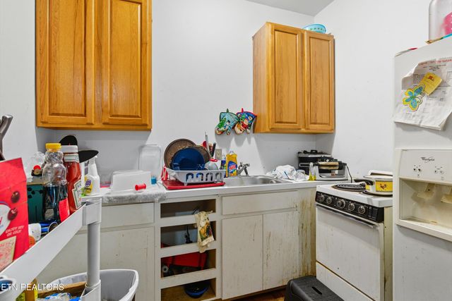 605 S Lake Drive A, Oneida, TN 37841