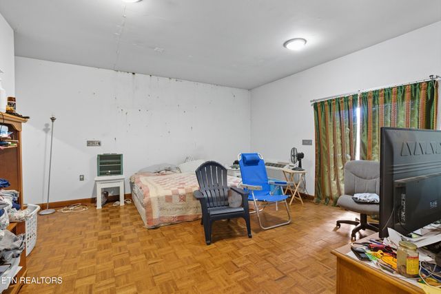 605 S Lake Drive A, Oneida, TN 37841