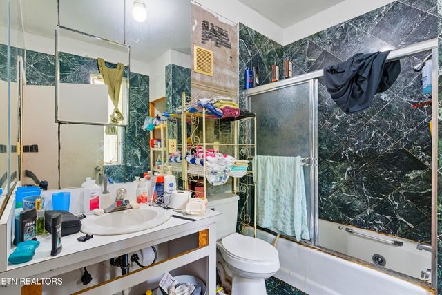 605 S Lake Drive A, Oneida, TN 37841