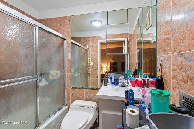 605 S Lake Drive A, Oneida, TN 37841