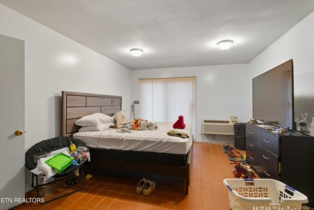 605 S Lake Drive A, Oneida, TN 37841