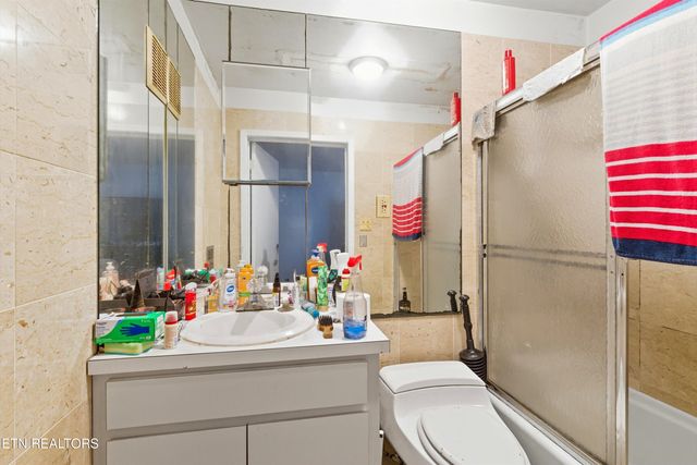 605 S Lake Drive A, Oneida, TN 37841