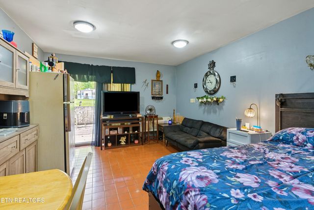 605 S Lake Drive A, Oneida, TN 37841