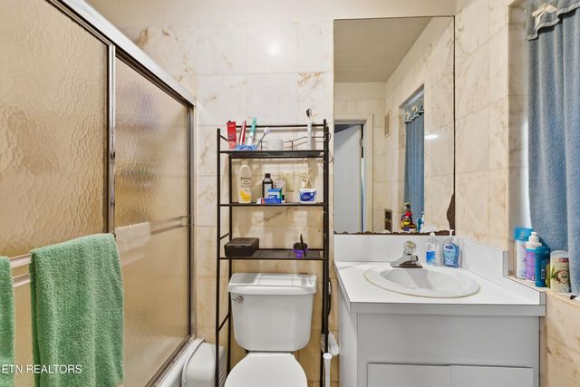 605 S Lake Drive A, Oneida, TN 37841