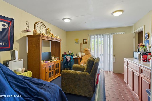 605 S Lake Drive A, Oneida, TN 37841