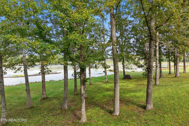 605 S Lake Drive A, Oneida, TN 37841