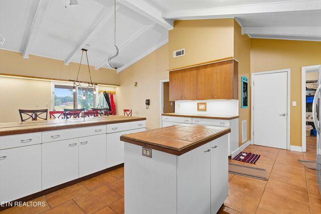 605 S Lake Drive A, Oneida, TN 37841