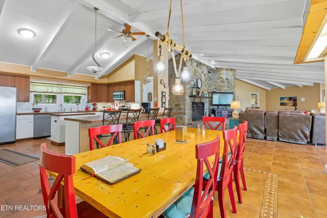 605 S Lake Drive A, Oneida, TN 37841