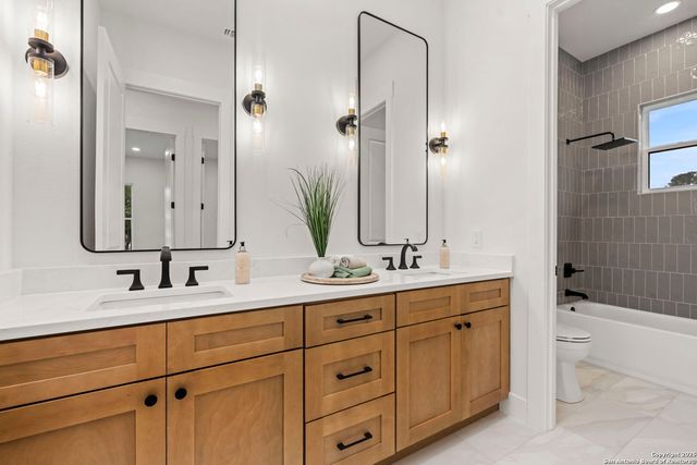 1172 Buckskin Trail, Bandera, TX 78003