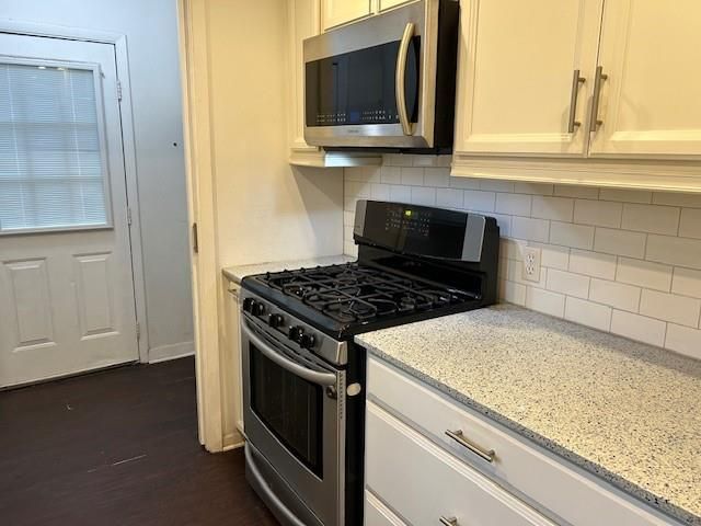 124 Sage Street, Lake Jackson, TX 77566