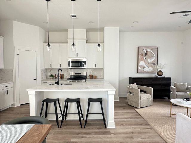 810 Elkhart Street F, Houston, TX 77091