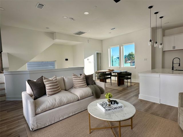 810 Elkhart Street F, Houston, TX 77091