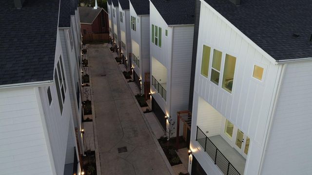 810 Elkhart Street F, Houston, TX 77091