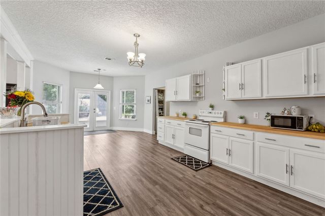 389 Magnolia Drive, Waverly, GA 31565