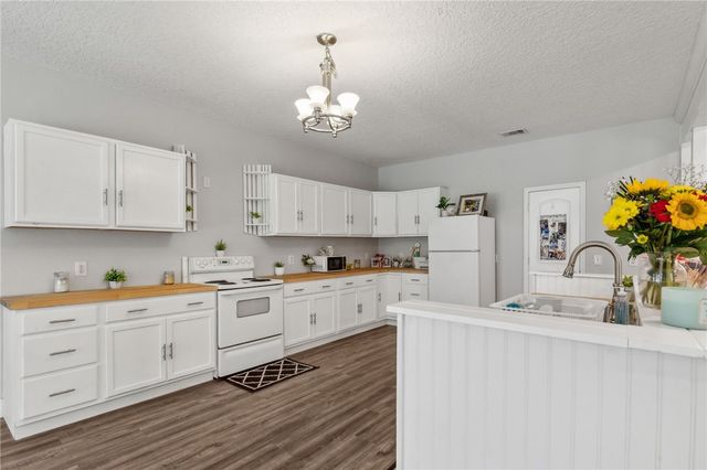 389 Magnolia Drive, Waverly, GA 31565