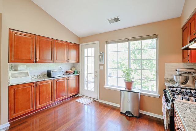 169 Concord Lane 169, Carol Stream, IL 60188