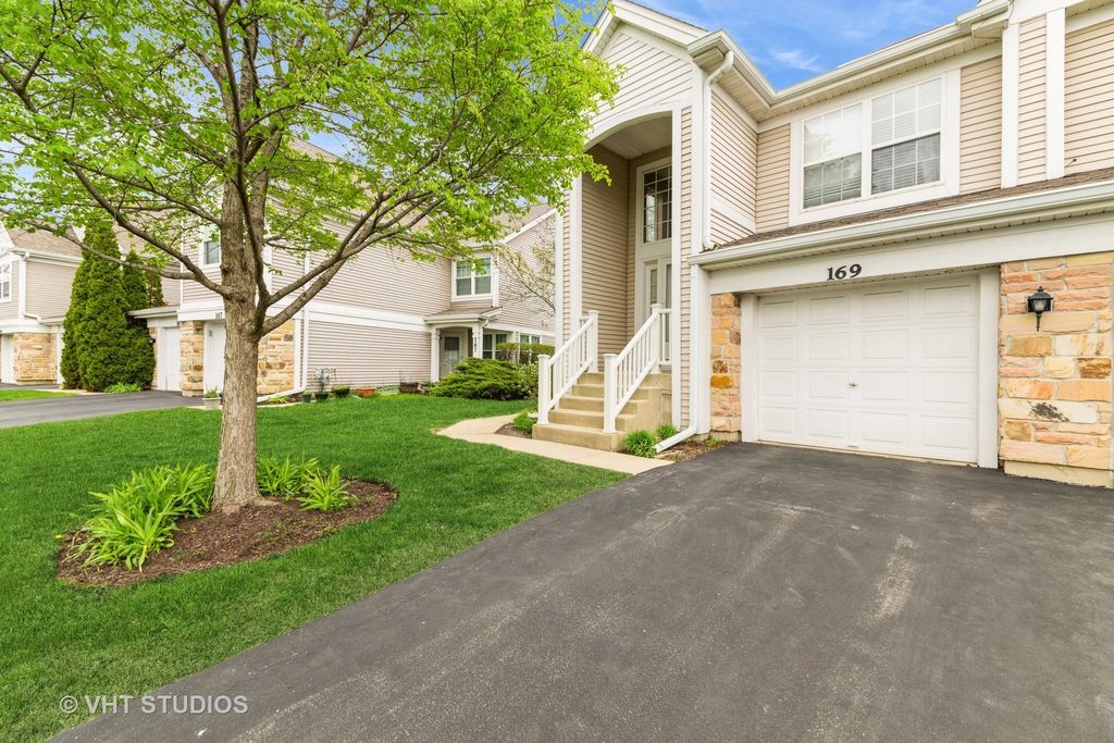 169 Concord Lane 169, Carol Stream, IL 60188
