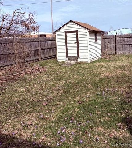 16 Oakwood Terrace, North Tonawanda, NY 14120