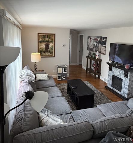 16 Oakwood Terrace, North Tonawanda, NY 14120