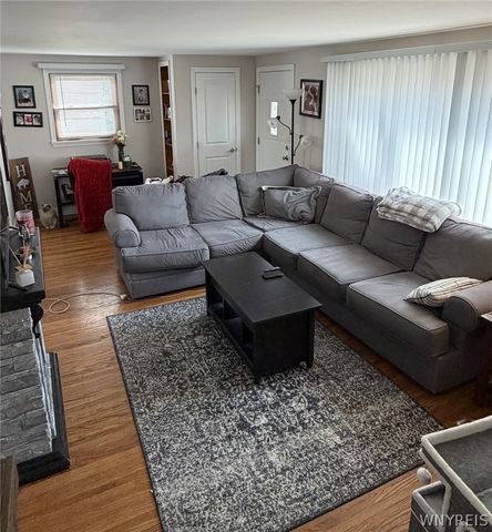 16 Oakwood Terrace, North Tonawanda, NY 14120