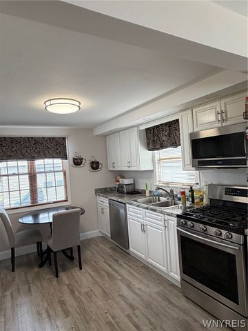 16 Oakwood Terrace, North Tonawanda, NY 14120