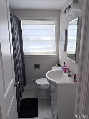 16 Oakwood Terrace, North Tonawanda, NY 14120