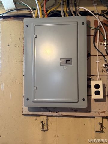 16 Oakwood Terrace, North Tonawanda, NY 14120