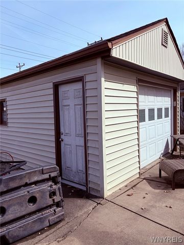 16 Oakwood Terrace, North Tonawanda, NY 14120