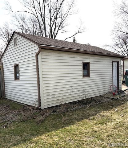 16 Oakwood Terrace, North Tonawanda, NY 14120