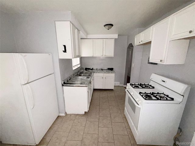 19620 Sunset Street, Detroit, MI 48234