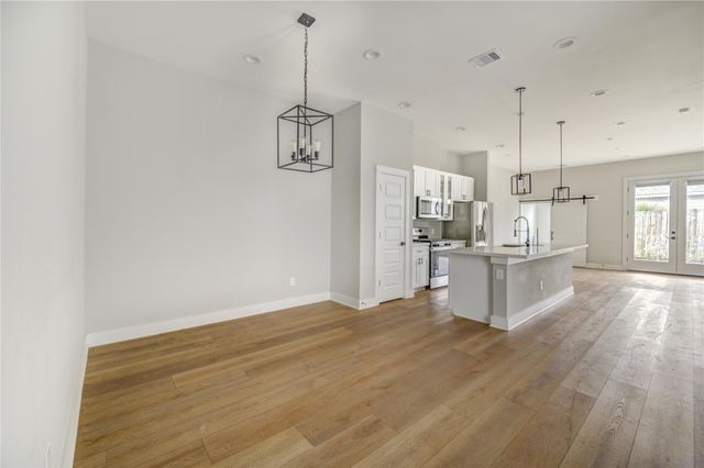 4220 Mckinley Street, Houston, TX 77051