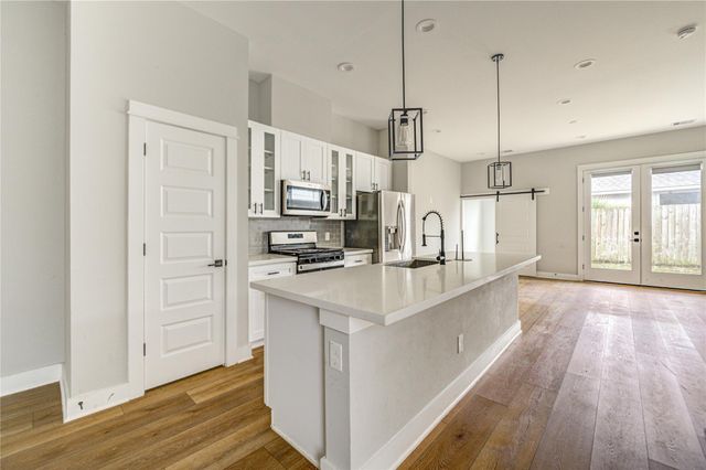 4220 Mckinley Street, Houston, TX 77051