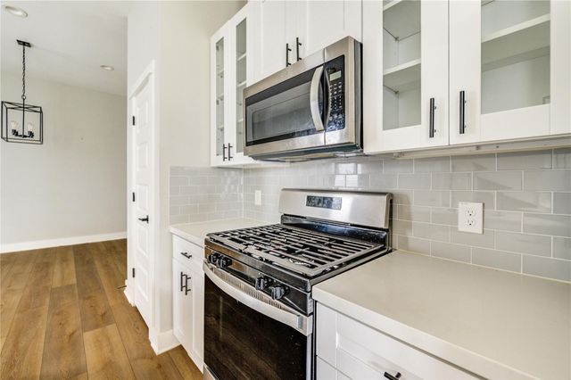 4220 Mckinley Street, Houston, TX 77051