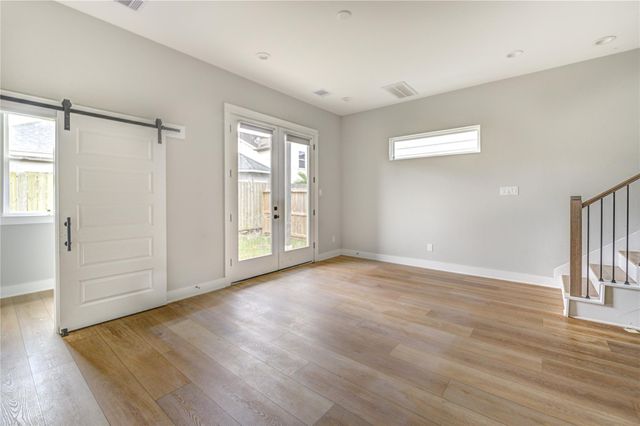 4220 Mckinley Street, Houston, TX 77051