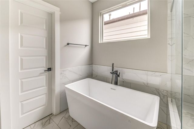 4220 Mckinley Street, Houston, TX 77051